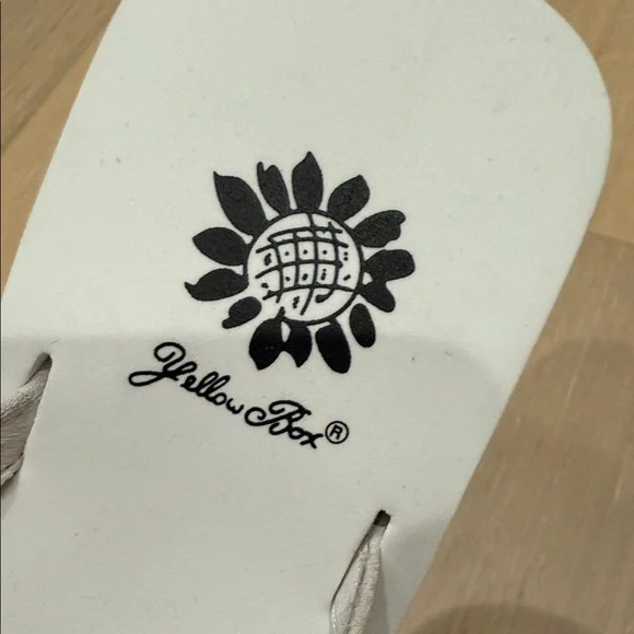 NWOT- White Rhinestone Flip Flops - Picture 3 of 6